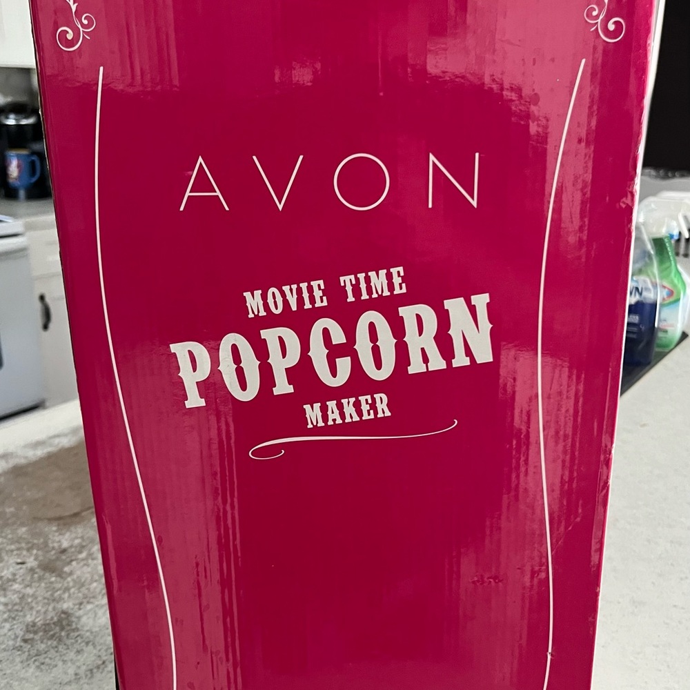 Avon nostalgic, popcorn popper with 4 containers never used
